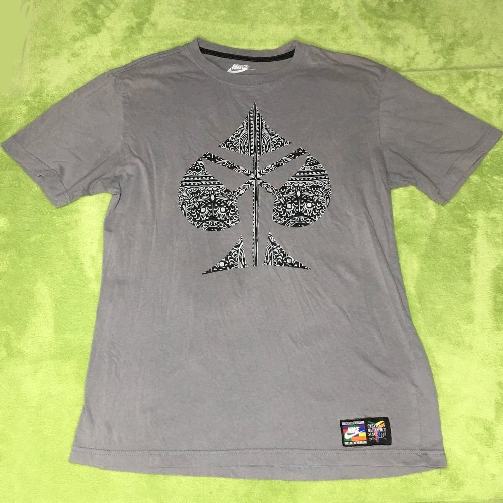 Nike Kobe Bryant Mamba Creating A Masterpiece Since 1996 Size M (Bleach)